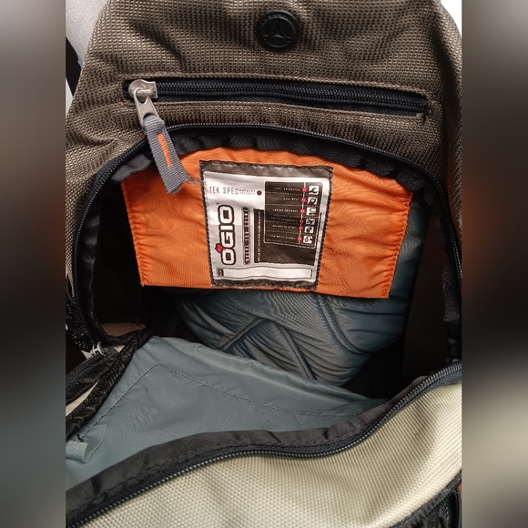 Ogio "tek spec" large backpack - Picture 3 of 9